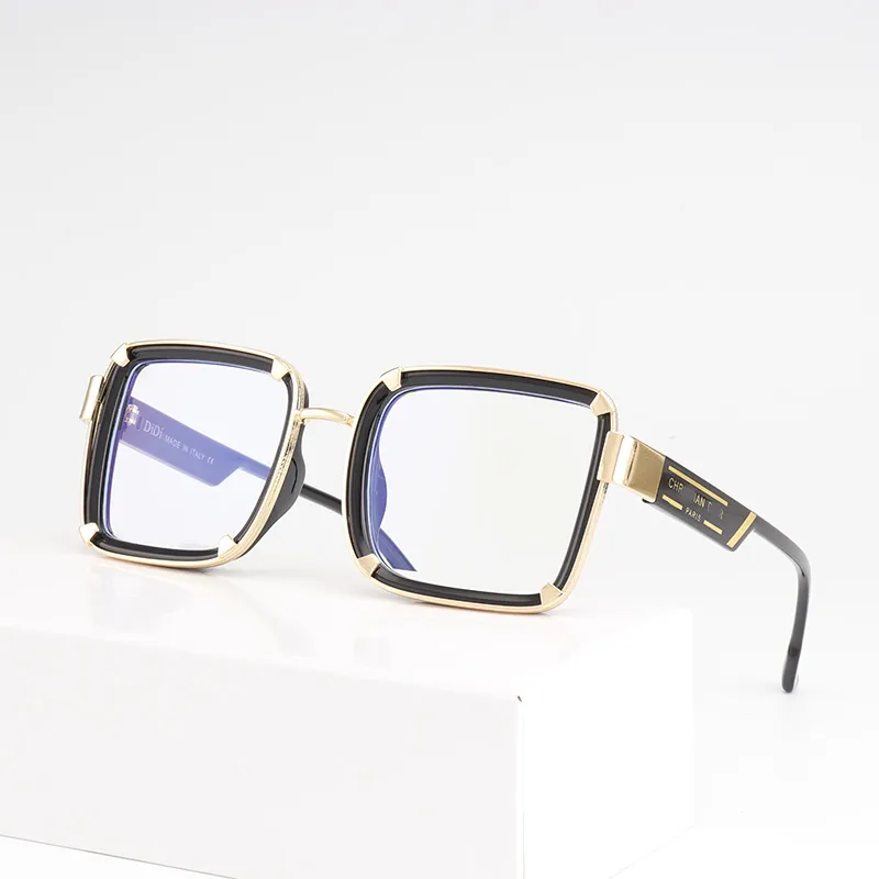 Luxury Women Designer Solglasögon Fashion UV400 Shades Anti Blue Light Glass för kvinnliga män Märken Driving Beach glasögon