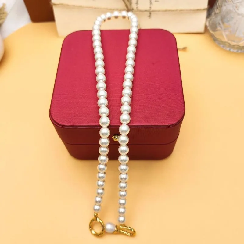 Chaînes Haibei Collier de perles Femme OT Crochet Boucle 2023 Mode Niche Clavicule Chaîne polyvalente et simple Petit pull de parfum