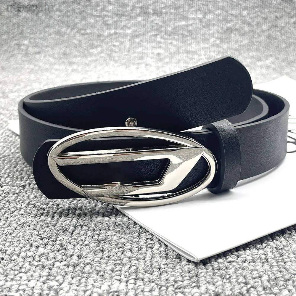 Cintura di design Nuova fibbia in metallo ovale con lettera D per uomo e donna Decorazione versatile Ragazza piccante Abbinabile alla moda con i jeans Y2k Disel