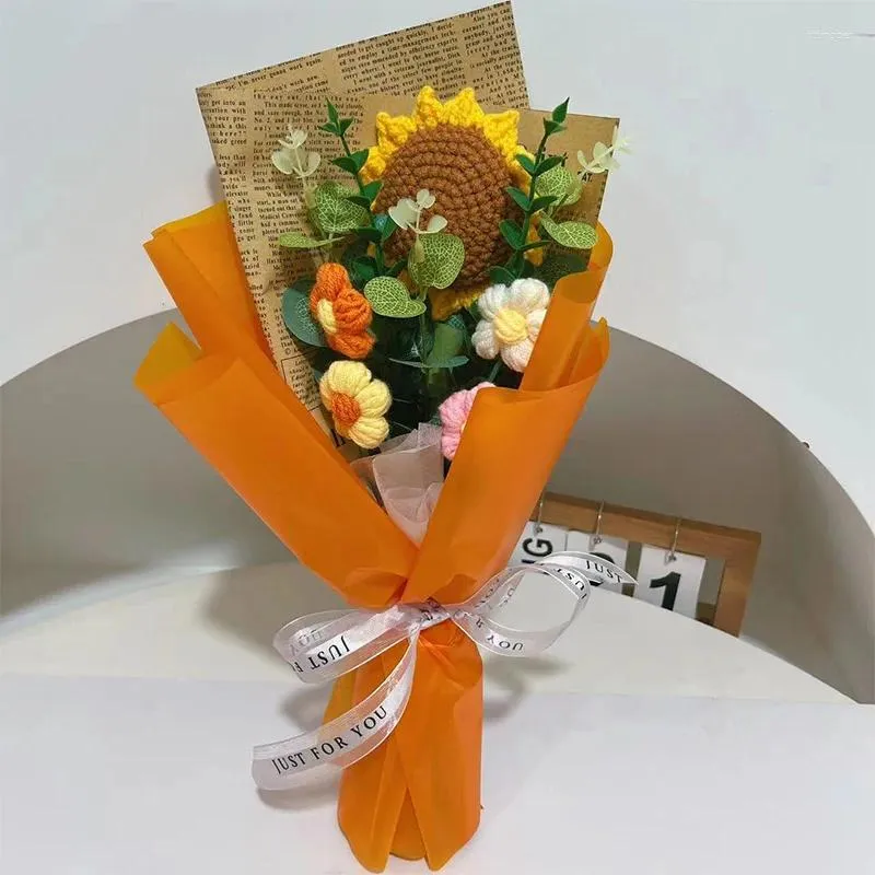 Dekorativa blommor 1 st färdig stickad arfiticial solrosor virka kreativa bukett valentin mammas dag födelsedagsgradering gåvor