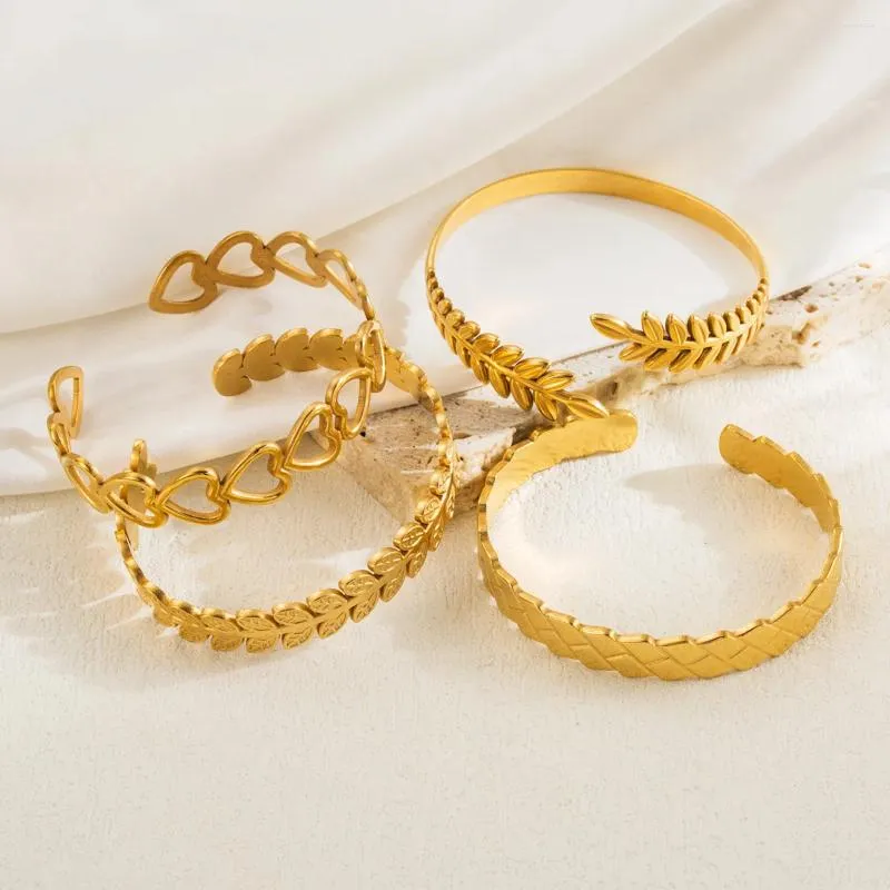 Bracciale rigido di lusso in acciaio inossidabile color oro Bracciale donna classico gioiello aperto regolabile a forma di orecchio di grano a forma di cuore