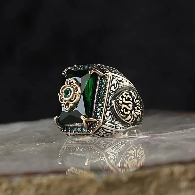 Fedi nuziali Anello con sigillo turco fatto a mano retrò per uomo Vintage color argento intagliato modello intarsio zircone verde partito punk motociclista 231205