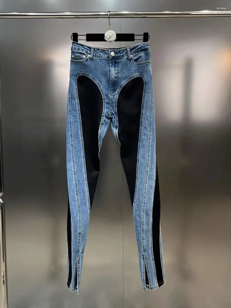 Jeans da donna Autunno 2023 Piedi piccoli Gambe strette Pantaloni dal design nero con cuciture in denim sottile