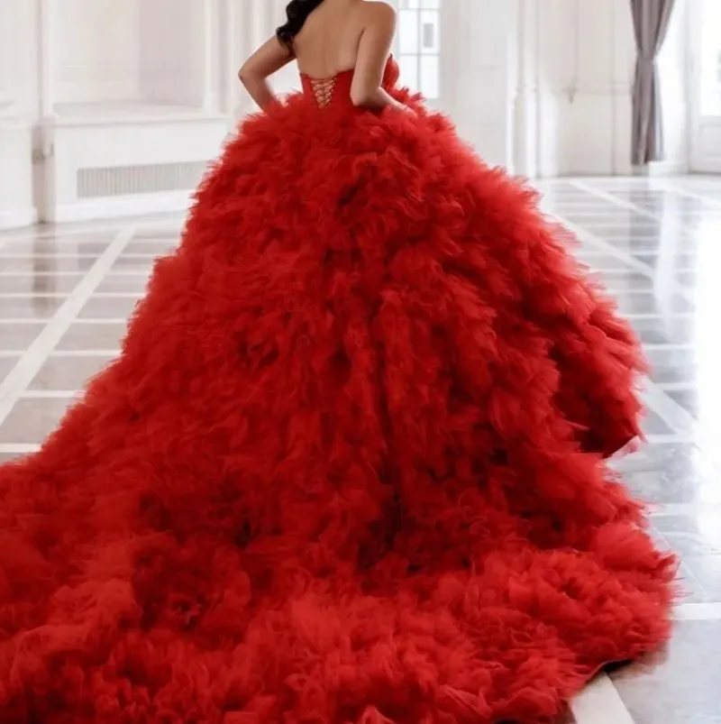 Nuevo vestido de fiesta rojo Vestido de fiesta 2024 Volantes con gradas Puff Sin tirantes Vestidos de noche de celebridades Volver con cordones Vestidos de desfile para niñas por encargo