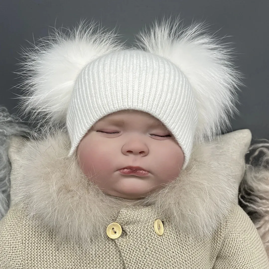 Шапки Шапки MISSJANEFUR Зимние вязаные шапки из ангоры для младенцев Милая шапочка с двойным помпоном Шапка-бини для малышей Оптовая продажа Детские теплые шапки 231123