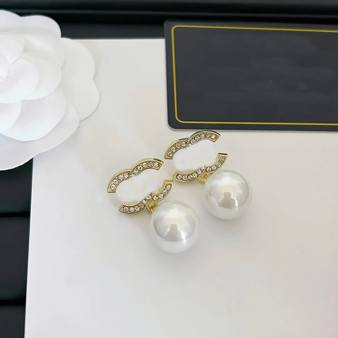 Fashion Luxury Designer Earrings Retro Stud for Women Earings Letters Crystal Diamonds Earring Fashion Jewelry Accessories