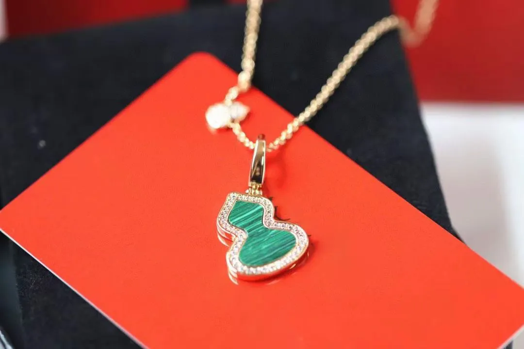 Toppkvalitet varmhalsband Rose Gold Sparrow Hole Stone Gourd Necklace 925 Sterling Silver Plated 18K Gold Material Diamond Necklace Green and Red Two Colors