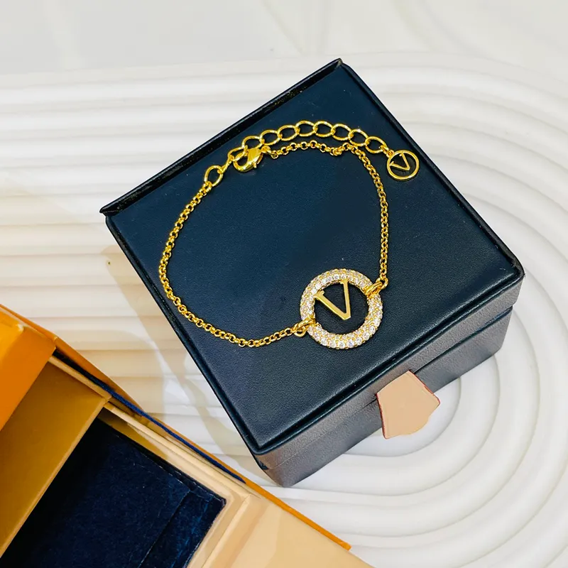 Designer Bracelet V Designers Bracelets For Women Brands Jewelry Love Hoop Pendant Gold Letter Luxury Highly Quality Necklace 2312068Z