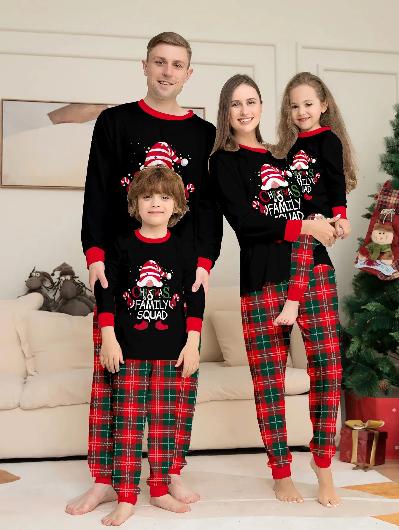 Vestes 2024 Joyeux Noël Famille Pyjamas Ensemble Parent Enfant Tenues Assorties 2 Pièces Costume Bébé Chien Barboteuse Noël Look Mignon Doux 231206