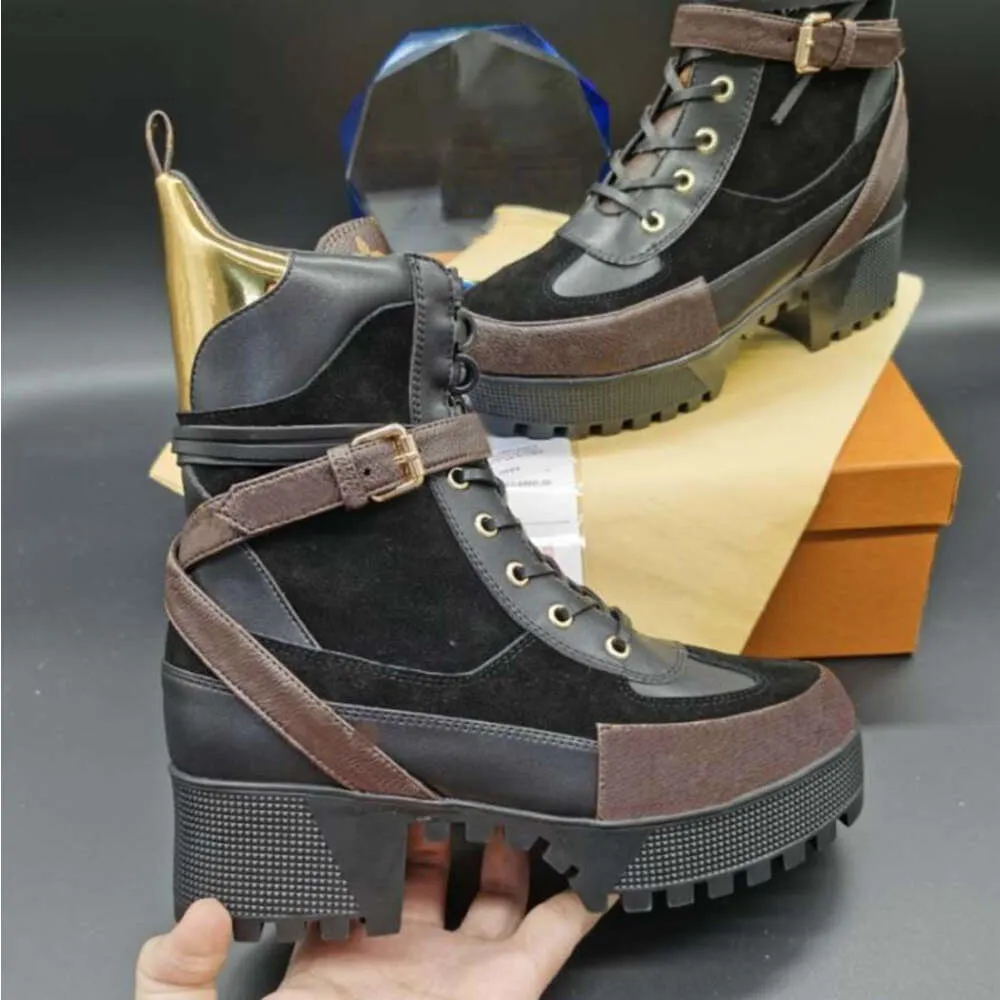 Top Fashion boots Designer leather women boot gear platform combat boots platform shoes cowhide motorcycle cowboy booties
