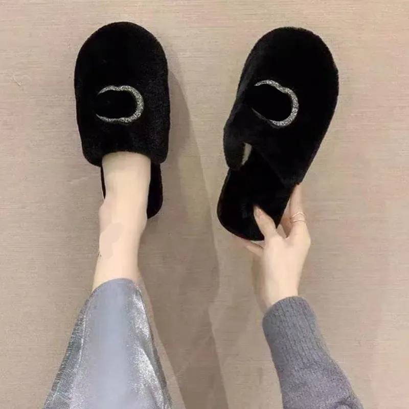 Autumn and winter woolen cotton slippers for women to wear at home fashionable simple and warm thick soled woolen slippers for students