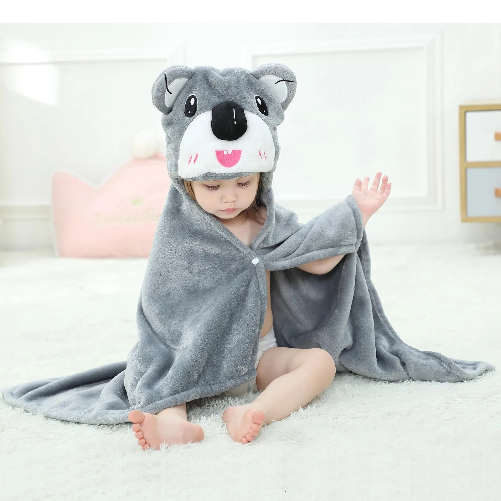 Towels Robes Baby Bathrobe Animal Cartoon Blanket Kids Hooded Toddler Towel born Fox Koala Lion Flannel Baby Bedding Blankets 231204