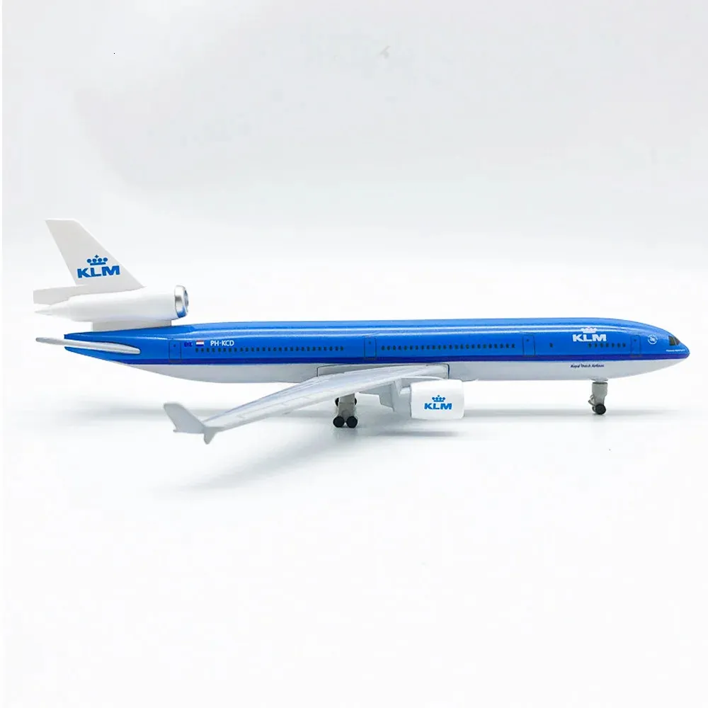 Diecast MD-11 Airplane Model - 20cm 1:400 Scale Metal