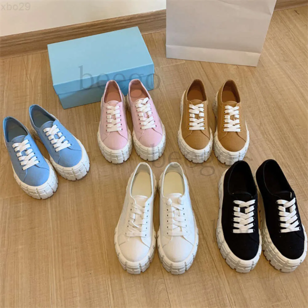 Top Triangle Designers Casual Chaussures Plate-forme Double Roue Nylon Baskets Femmes Femmes pour Blanc Sneaker Baskets Triple Fond épais Luxe Low Gabardine pour rose