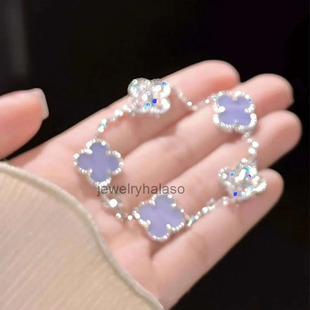 DesignerVan Pulsera de trébol Pulsera de trébol púrpura con incrustaciones de diamantes de alta gama para mujer Nicho de lujo ligero Exquisito 2023 Nuevo regalo para damas