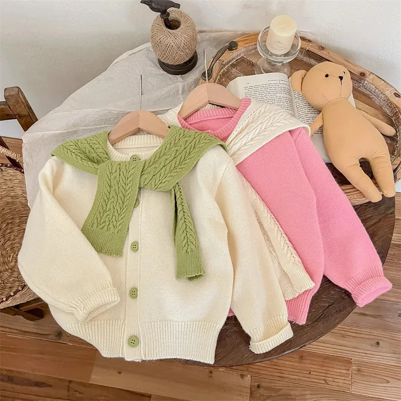 Cardigan Autumn Winter Baby Girls Knitwears Cotton Sticked Solid Long Sleeve Toddler Girls tröja med kappa barnflickor Cardigan 231206