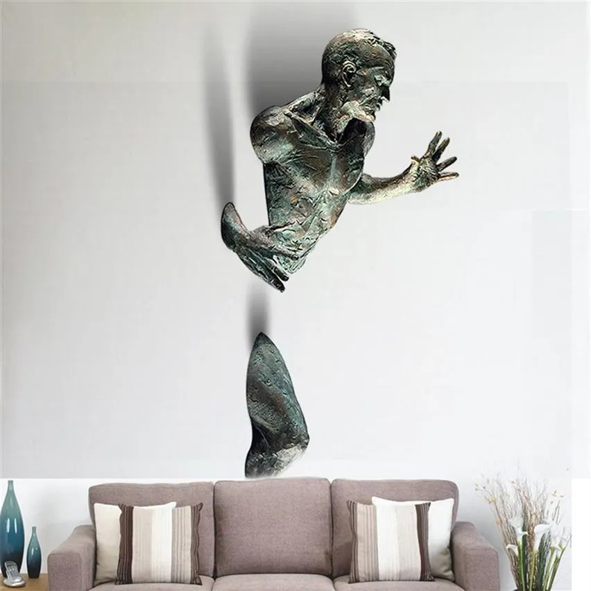 Objets décoratifs Figurines 3D à travers le mur Figure Sculpture Résine Galvanoplastie Imitation Cuivre Statue Abstraite Salon Ho260P
