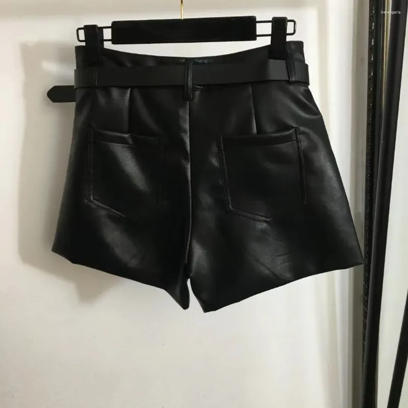 Shorts femininos moda couro 2023 primavera e outono high-end retro cinto de metal cintura alta calças largas perna rua wear