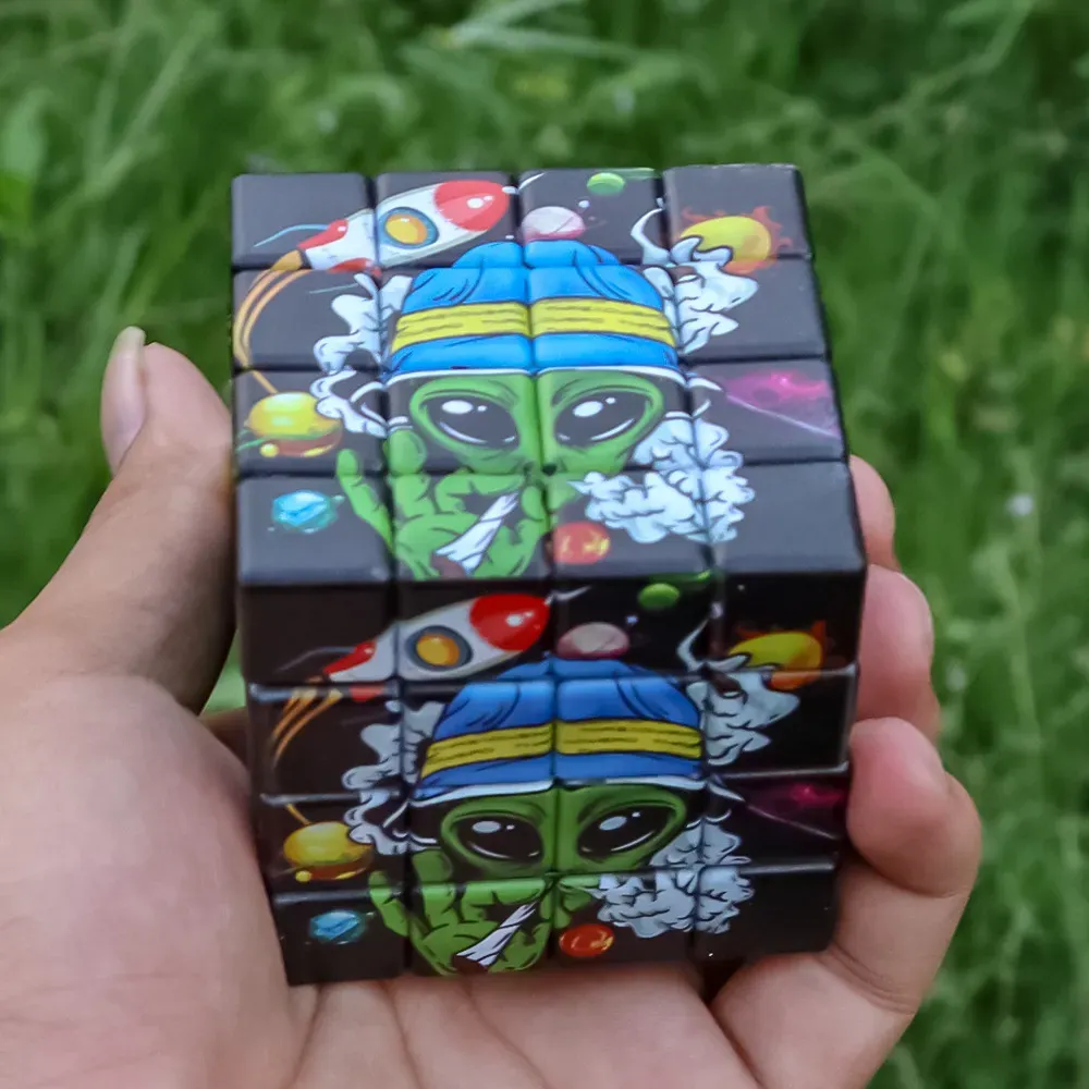 New Pattern Plastic Cube Smoking Grinder Six Sided Color Printing 60mm Herb Grinders