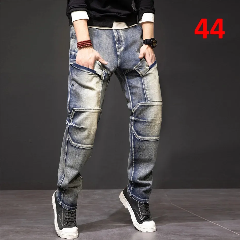 Jeans punk vintage uomini più dimensioni 40 44 pantaloni in denim stile streetwear pantaloni da carico maschio 231220