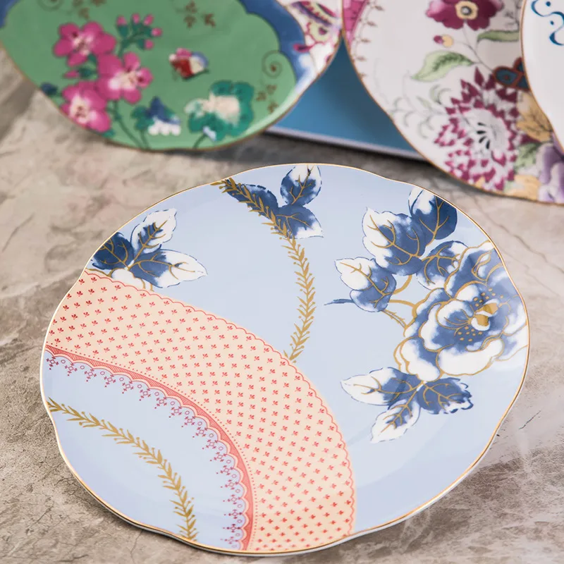 Set di piatti di lusso da quattro pezzi con fiori e motivo a farfalla danzante Piatto occidentale in bone china, torta da dessert, vassoio di frutta, stile cinese, con confezione regalo