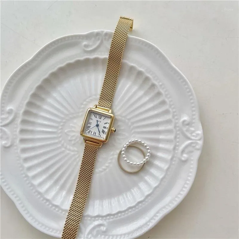 Wristwatches Simple Small Square Roman Scale Dial Light Luxury Watch Women's Thin Band Vintage Quartz Elegant Woman