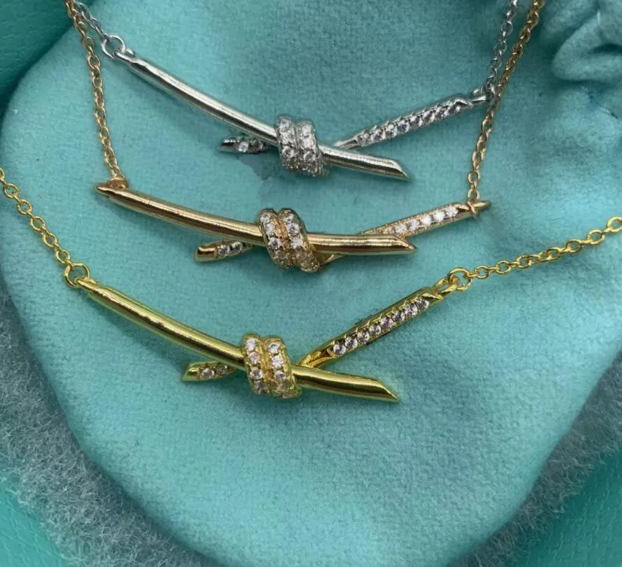 S925 Sterling Silber vergoldet süße Knoten Designer Anhänger Halskette 18K Gold Kreuzkette Halsband glänzende Bling Diamant Halsketten Hochzeitsschmuck