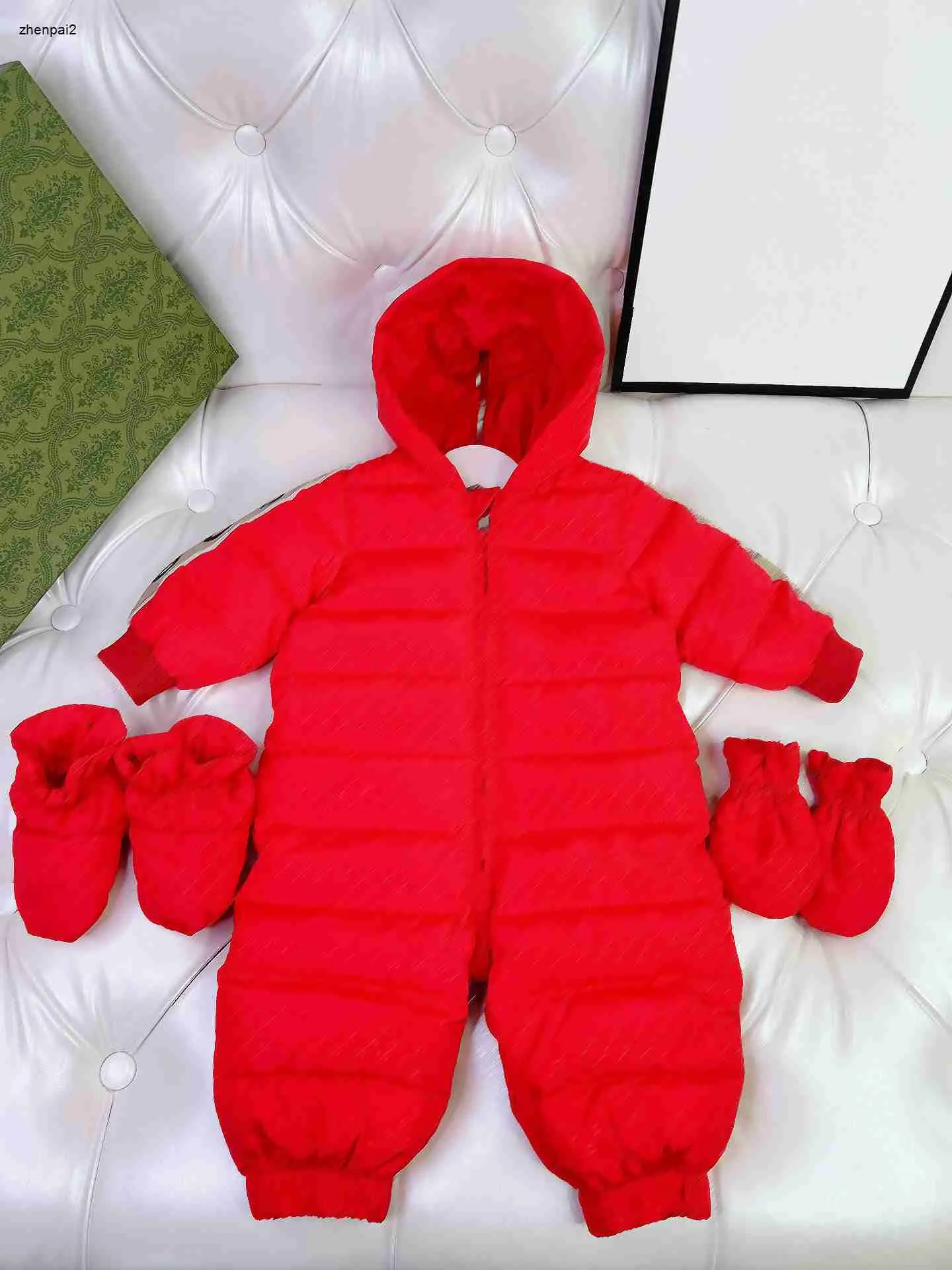 Luxury Toddler Jumpsuits Big Red Newborn Baby Clothes Storlek 73-100 Full Print Letters Hooded Infant Bodysuit and Glove Socks Dec05