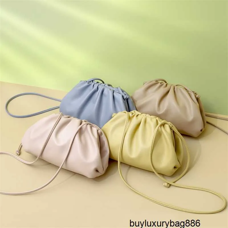 Designer Clutch Bags Bottegavveneta Women's Puches Small Group Women's Bag Crossbody Bag Cloud Bag 2024 Ny väska underarm Bag väska Dumpling Bag HBEQ