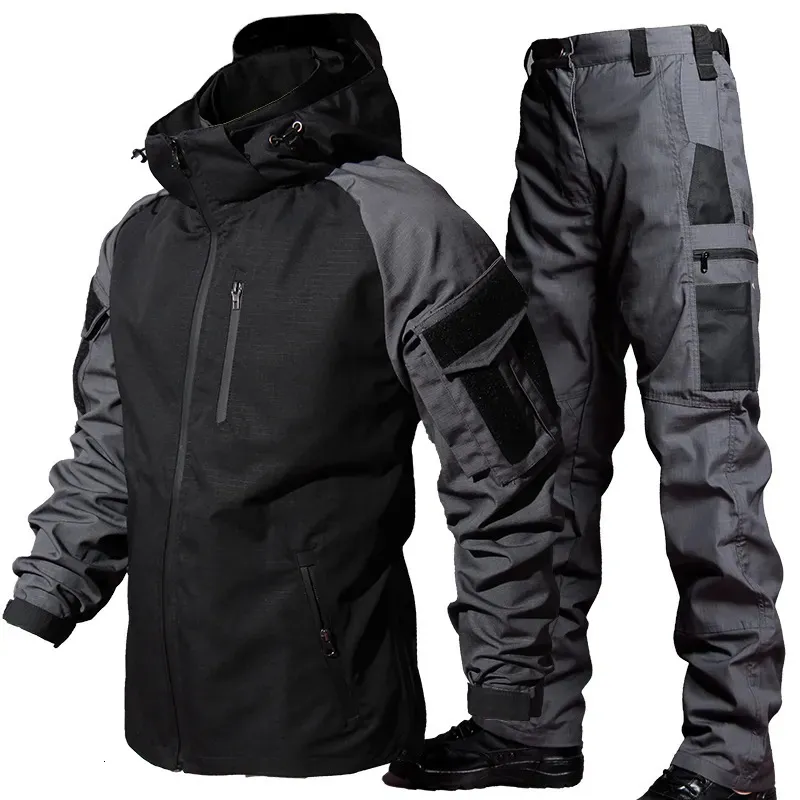 Tute da uomo Set di giacche impermeabili tattiche da uomo Tuta da allenamento da combattimento Outdoor Soft Shell Abbigliamento da lavoro SWAT Army Giacche con cappuccio Pantaloni 2 pezzi Set 231206