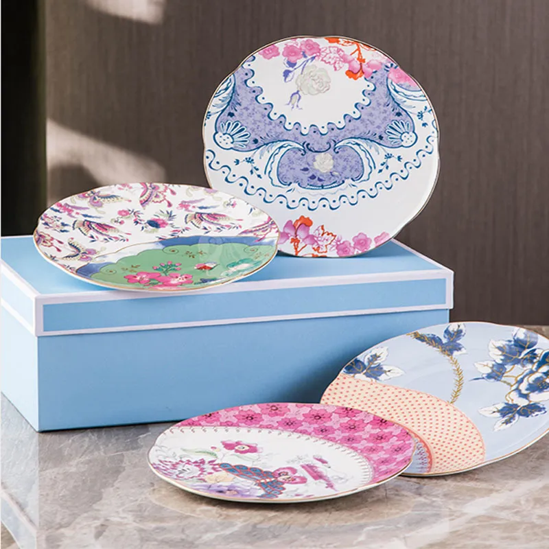 Set di piatti di lusso da quattro pezzi con fiori e motivo a farfalla danzante Piatto occidentale in bone china, torta da dessert, vassoio di frutta, stile cinese, con confezione regalo