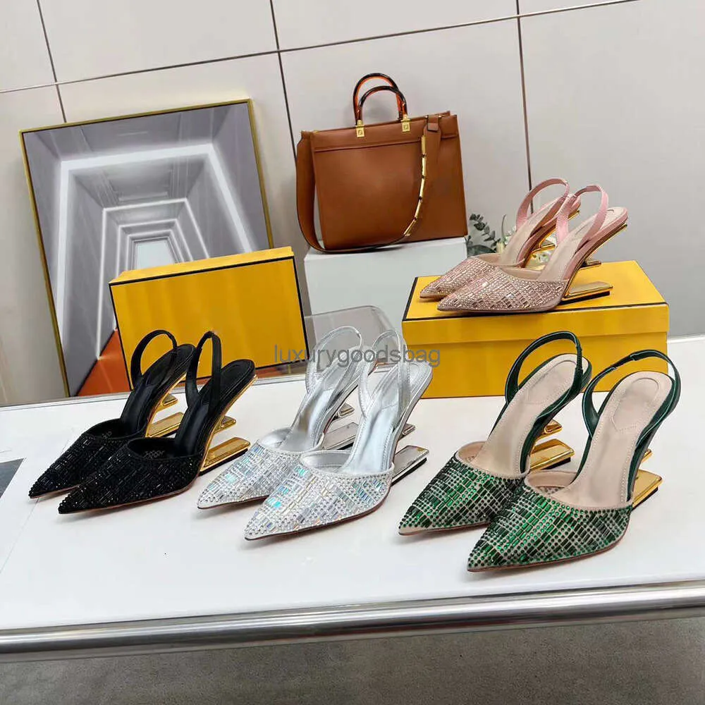 Stylish Back Rem Oblique Root Tip Dress Shoes Metalformade High Heel Sandals Kvinnakvällsklänningsskor Lyxdesigner klackar