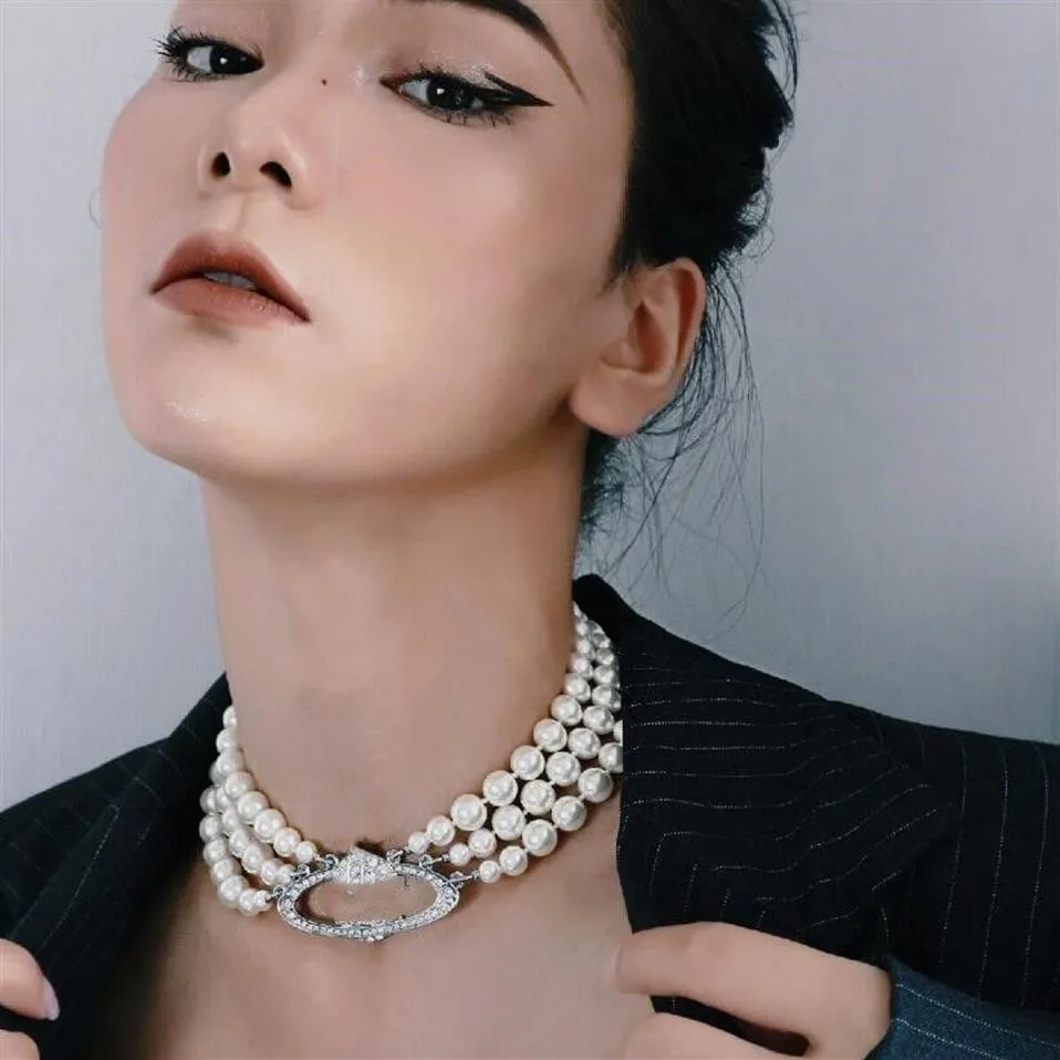 Europeiska och amerikanska tre-lagers pärlhalsband nisch high-end diamantcrusted clavicle chain kvinnors snabba leverans184s