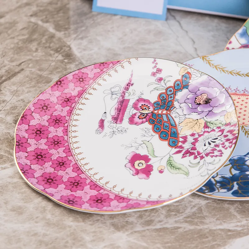 Set di piatti di lusso da quattro pezzi con fiori e motivo a farfalla danzante Piatto occidentale in bone china, torta da dessert, vassoio di frutta, stile cinese, con confezione regalo