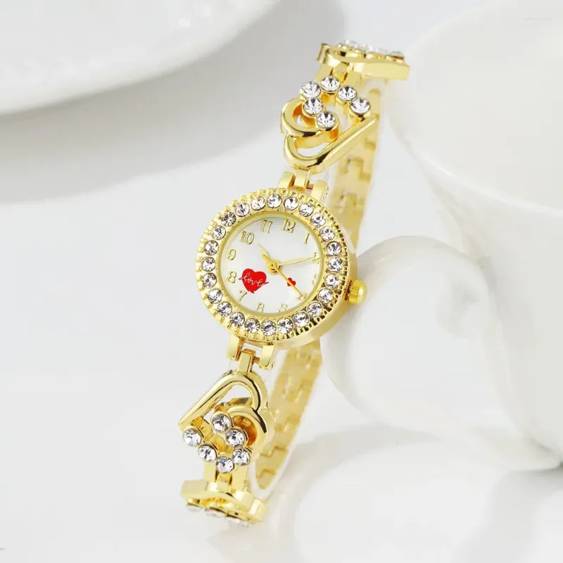 リストウォッチライブ製品ピーチハートダイヤモンドブレスレットスモールダイヤルファッション女性の時計