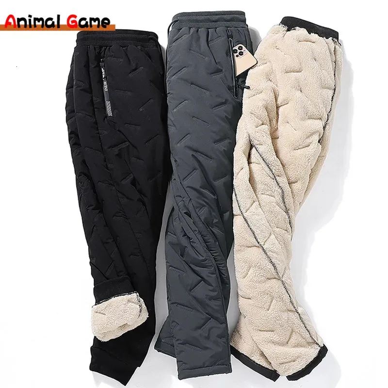 Pantaloni da uomo invernali in lana d'agnello caldi addensati pantaloni sportivi da uomo moda pantaloni da jogging impermeabili casual più pantaloni oversize in pile 231206