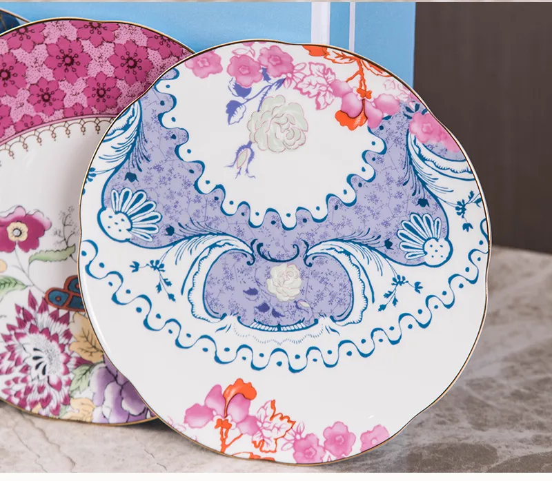 Set di piatti di lusso da quattro pezzi con fiori e motivo a farfalla danzante Piatto occidentale in bone china, torta da dessert, vassoio di frutta, stile cinese, con confezione regalo