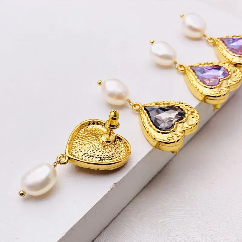 Baroque Pearl Charm Ear Stud Vintage Heart Earrings in Gold
