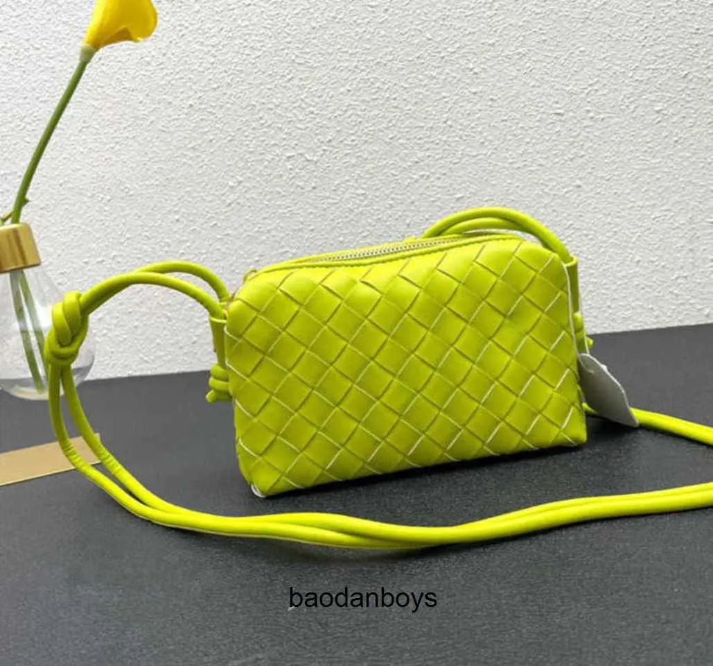 Diseñador Botega V Bolso de lujo Auténtico Loop Bolsos de moda Tejido Crossbody Bolso pequeño Mini casetes de cuero de vaca Versátil Un hombro UndQMG2