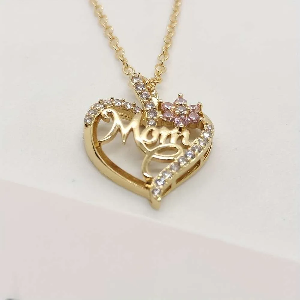 Lettera MOM da 1 pezzo con decorazione in strass a forma di fiore, collana con ciondolo a forma di cuore, regalo la festa della mamma