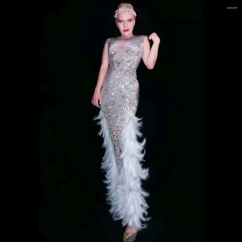 Stage Wear Strass Stretch Plumes sans manches Robe longue Sexy Anniversaire Bal Célébrer la soirée Po Shoot