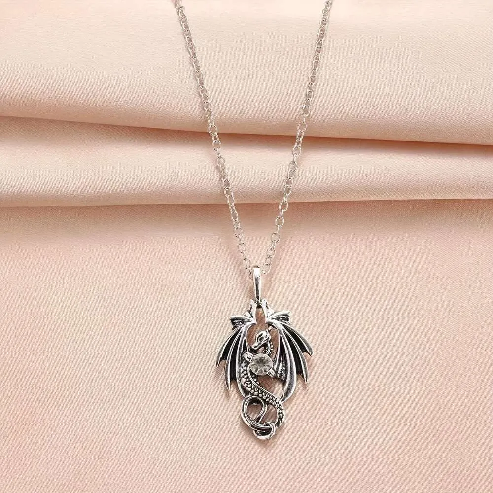 Collier pendentif en forme de Dragon 3D gravé Cool, chaîne de clavicule avec symbole d'amour éternel en strass pour adolescents, 1 pièce