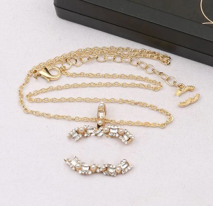 Guldpläterad enkel designer hänge halsband tröja länk kedja kristall dubbel bokstav för kvinnor bröllop högkvalitativa smycken