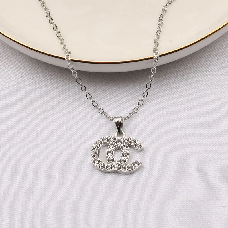 Colar de carta simples e luxuoso designer de marca com pingente de letra dupla colar banhado a ouro 18K cristal água diamante suéter feminino joias de casamento