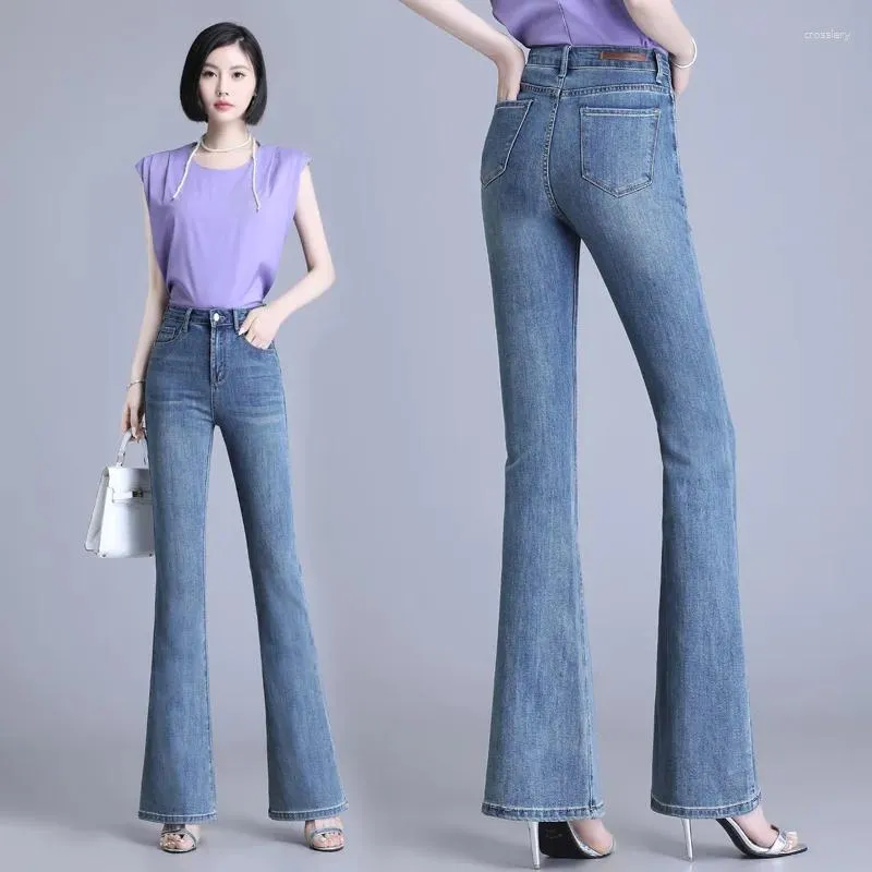 Jeans da donna 2024 Primavera/Estate pantaloni casual elasticizzati slim blu vintage di alta qualità con micro svasatura
