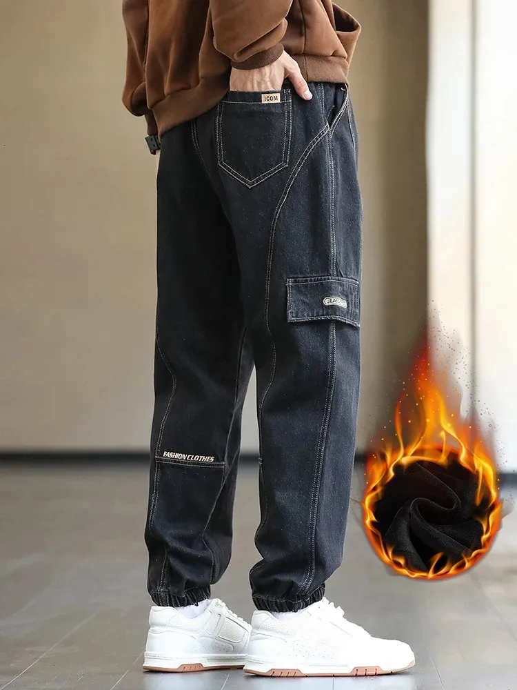 Jeans da donna invernali finti tascabili da uomo streetwear in pile spesso pantaloni cargo in denim caldo pantaloni da jogging termici maschili taglia grande 8XL 231206