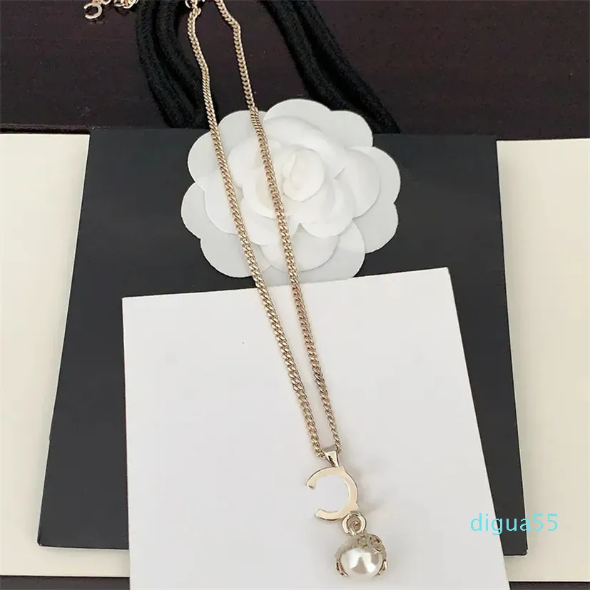 Collier classique à Double lettre de styliste, pendentif en perles, strass, chaîne en laiton, collier à breloques pour femmes, livraison