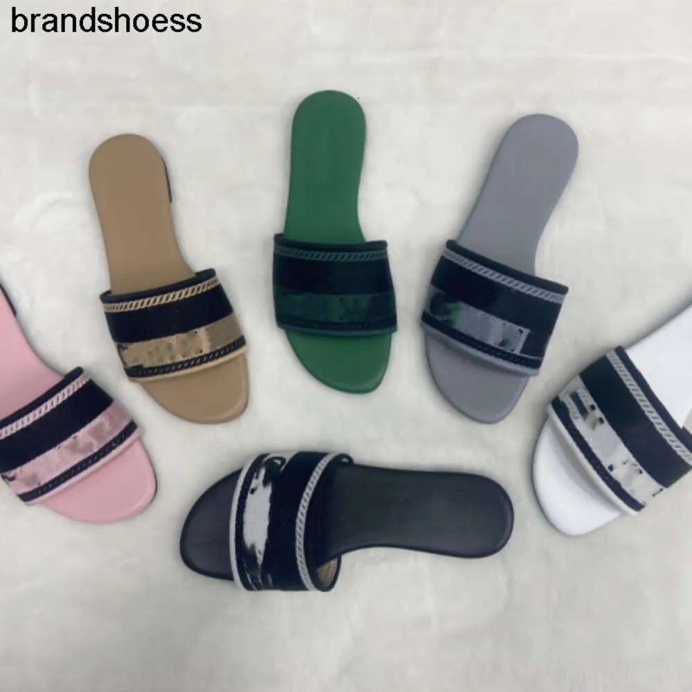 2023 Paris Brodé Dazzle Channel Designer Pantoufles Femmes Sandales Summer Beach Stripes Casual Pantoufles Plates Sliders Femmes Dames Tongs Broderie Mules