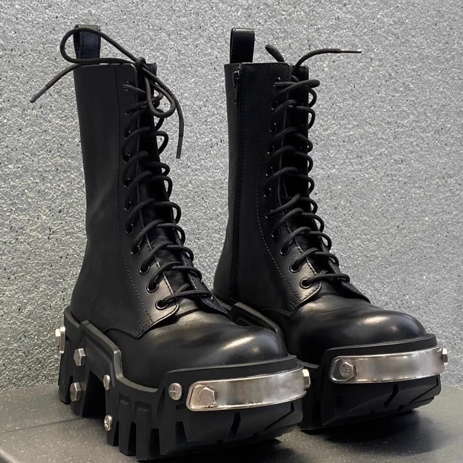 High-end designade FW23 Tjock Sole Metal Bulldozer Tank Boots Buzo Personlig Cowhide High-Top Botas