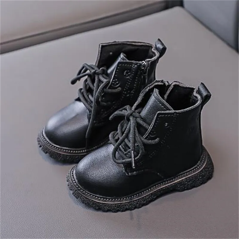 2024 automne hiver bottes pour enfants bottes tendance pour garçon fille sangle croisée fermeture éclair latérale bottes en cuir pu souple de qualité supérieure marée antidérapante plate